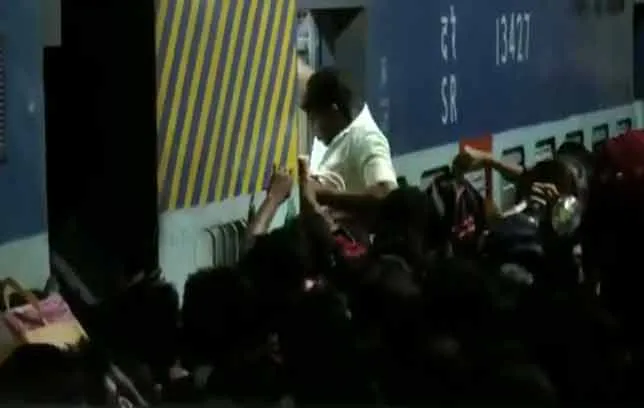  Heavy crowd jam