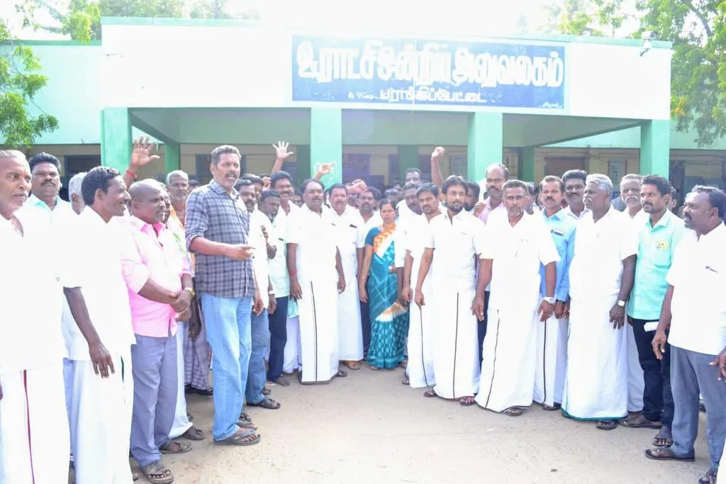  Protest;hold democratic election result