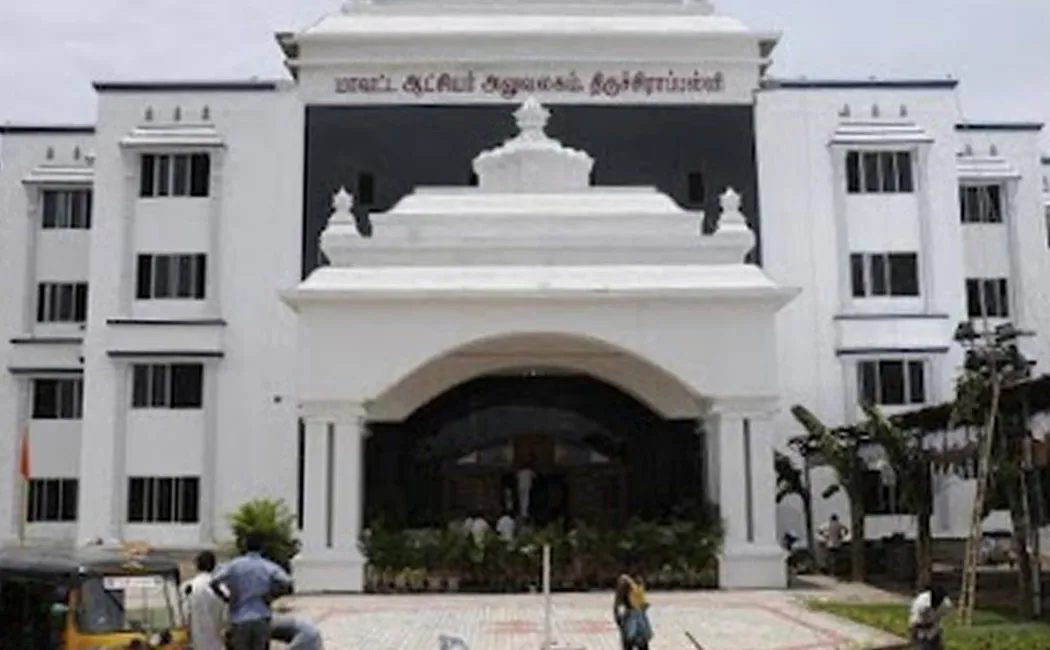 Government employees front Trichy Collectors Office