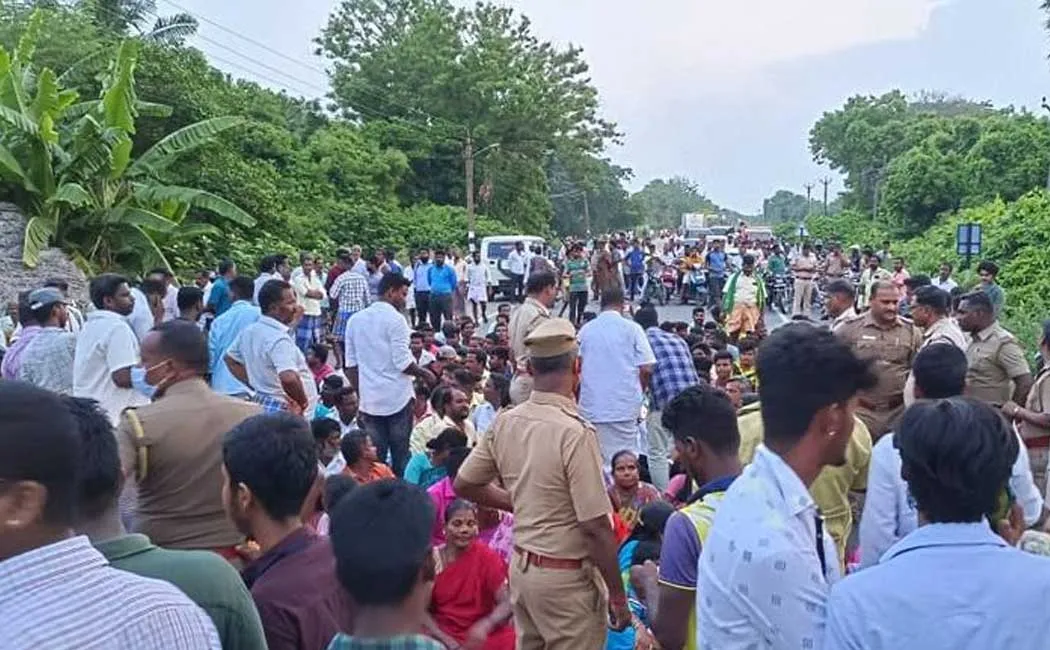 Cuddalore young man attacked lady