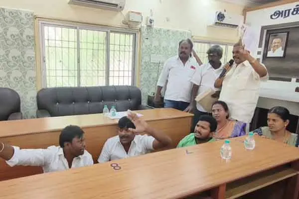 Argument between AIADMK and DMK at the city council meeting