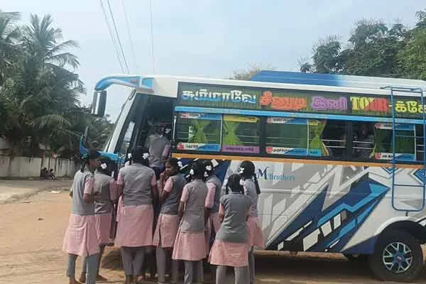 Pudukkottai government school students are not in the classroom