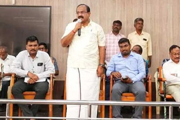 Training at Kalaignar Competitive Examination Centre through video conferencing