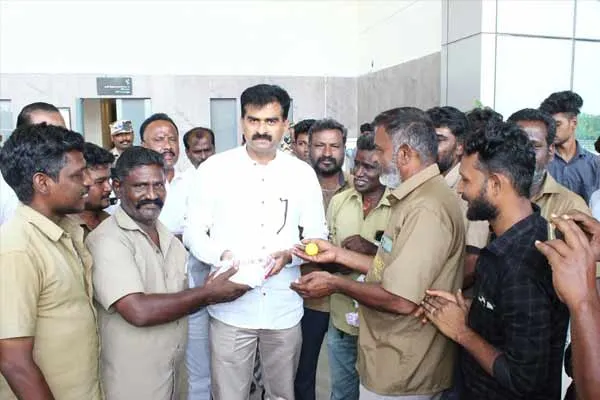 durai vaiko Autos allowed to drop off passengers at Trichy airport 