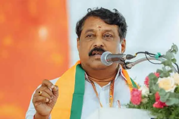 mmediately fulfill the demands of the weavers says Nainar Nagendran