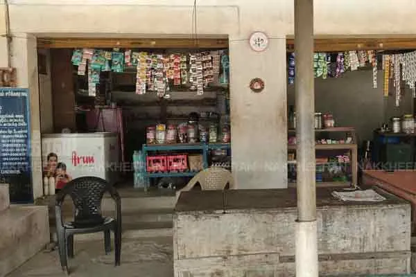 Theft at shops near Keeramangalam