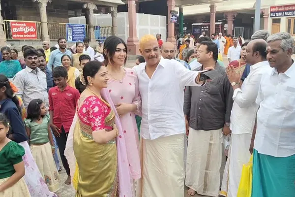 Khushboo husband used cell phone violation  Pazhani Murugan Temple ban