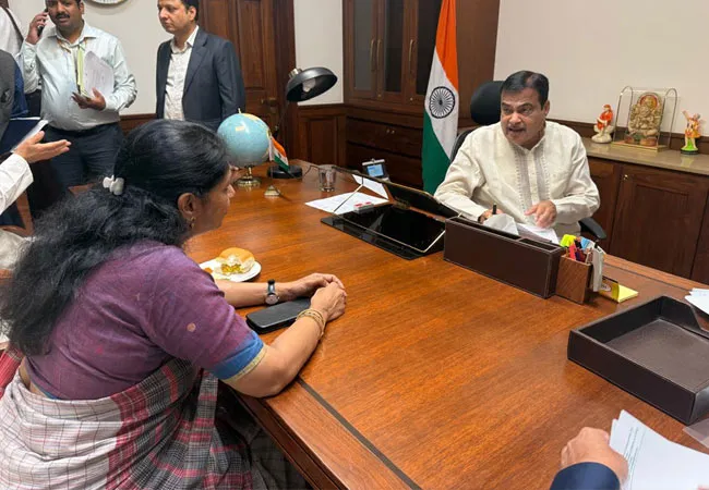 Kanimozhi MP has a surprise meeting with the Union Minister 