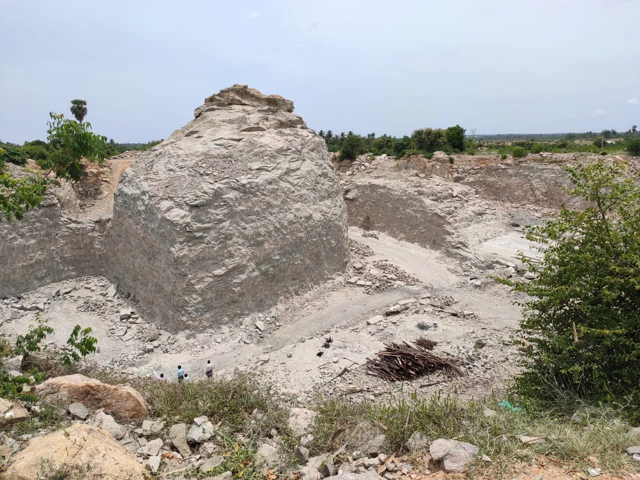 Trying to close family with illegal quarry ...