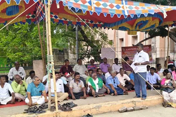 Pensioners at Annamalai University protest for the second day!