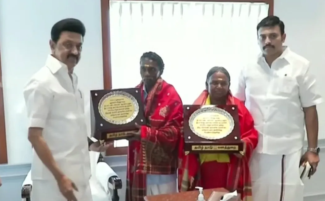 MK Stalin give Rs 1 lakh prize each for a the elephant whispere movie couple 