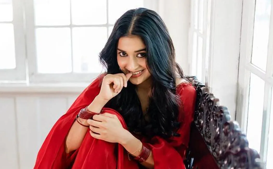 After a decade Meera Jasmine make his re entry in tamil and telugu  