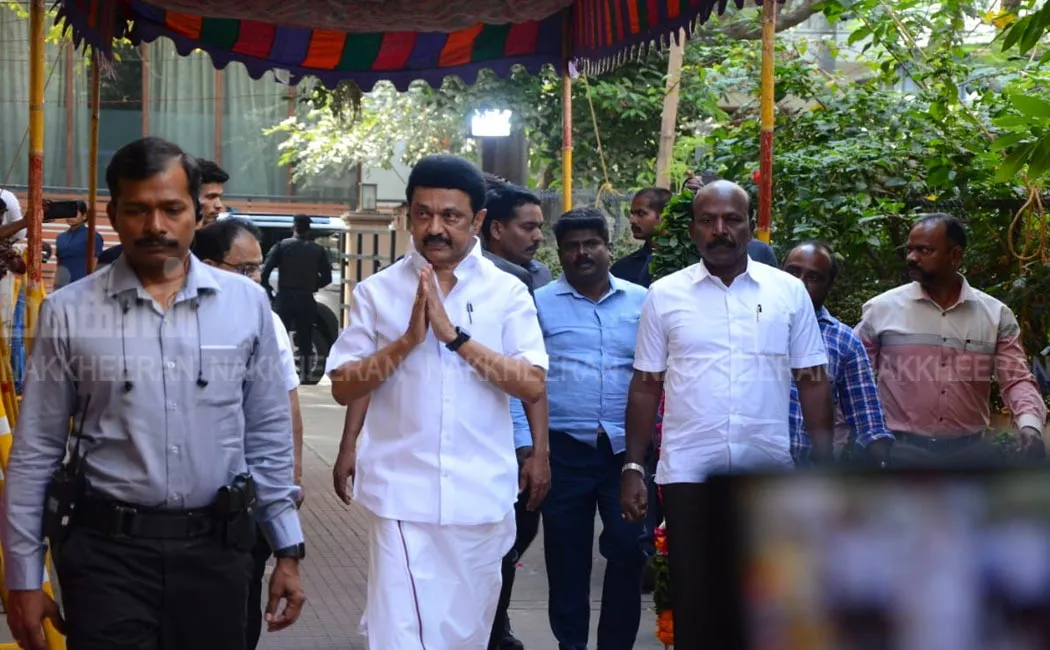 Chief Minister Pays Tribute to Vani Jayaram 