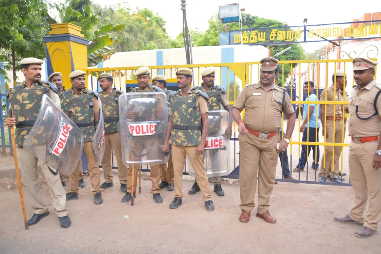 Clash in madurai jail ... 9 prisoners shift to different jails