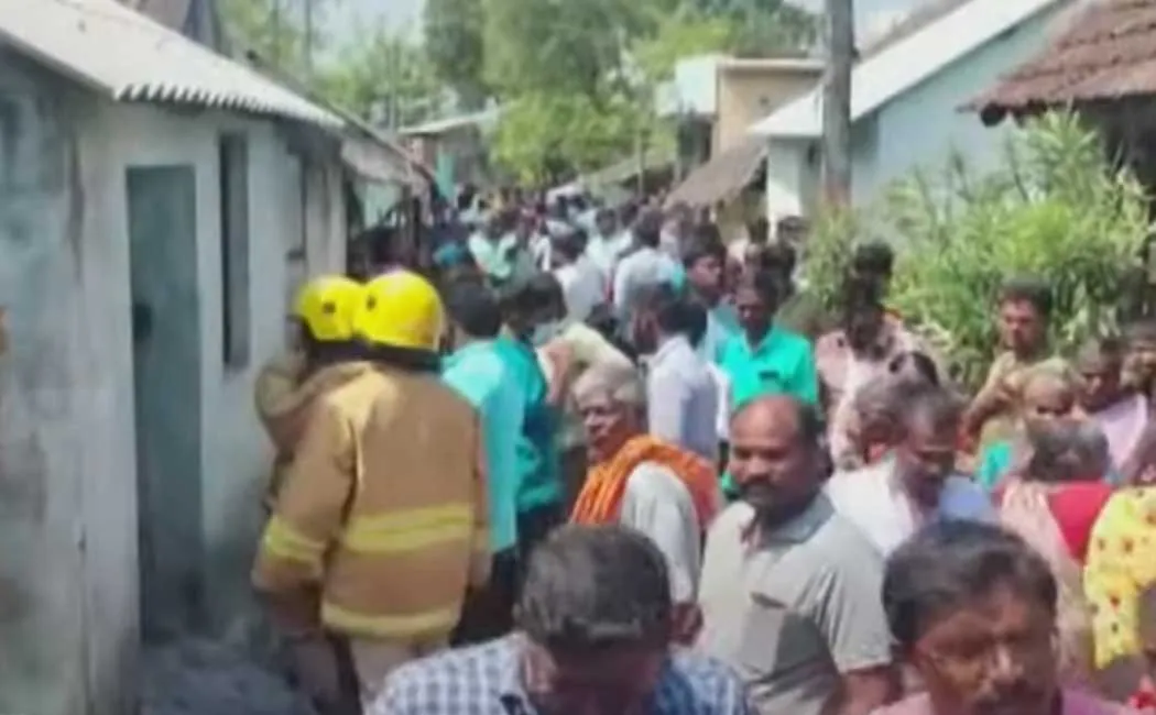 A husband who set fire to his wife's family; Four people passed away, including her 4-month-old baby; Tragedy in Cuddalore