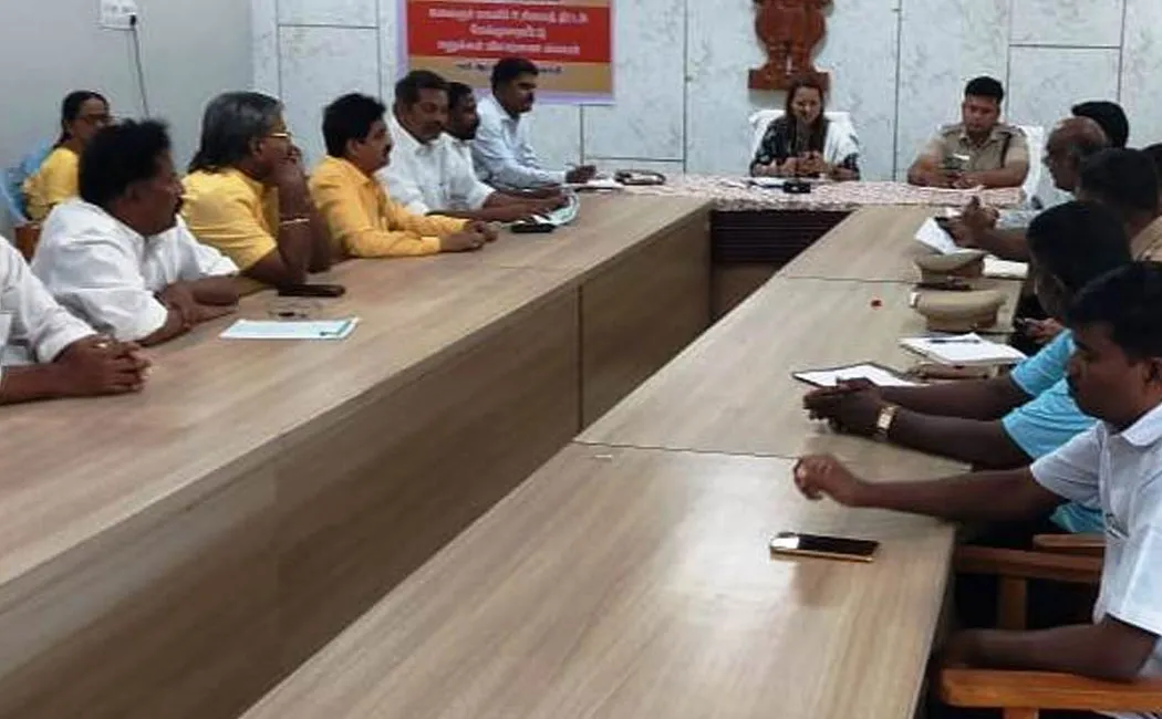 Adjournment of hunger struggle announced before railway station
