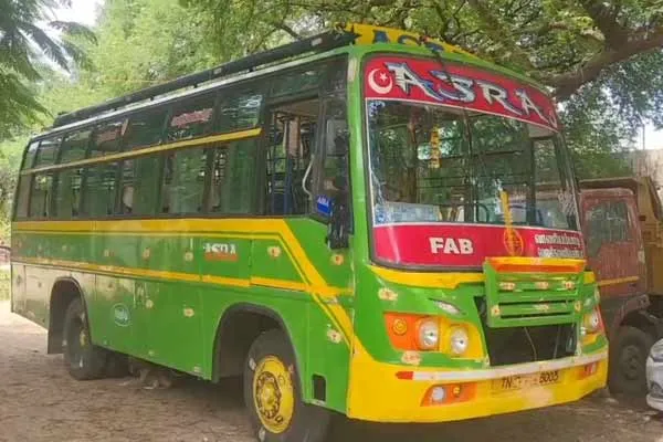Liquor Smuggling from Andhra by Mini Bus