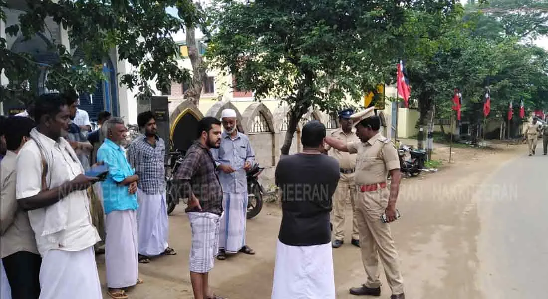  Nidur Muslim people trying to Siege the Minister