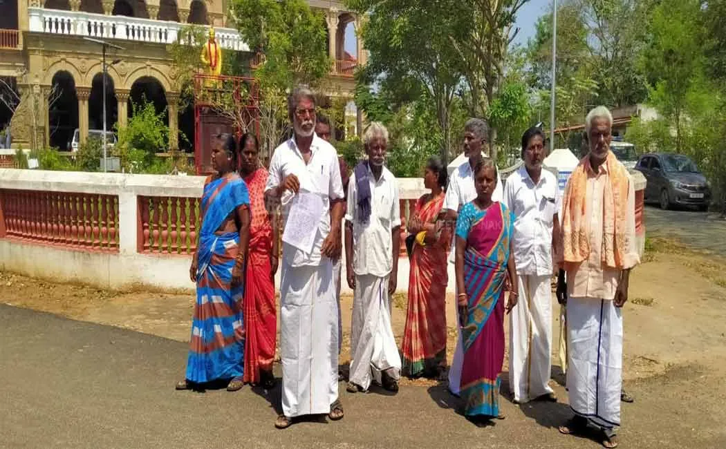 People of Vengaivayal complained to the District Collector