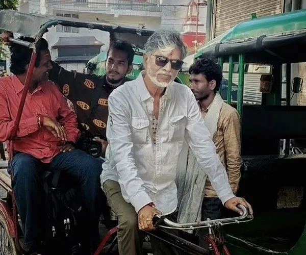 Vijay father sa chandrasekar drived cycle rickshaw Haridwar photos goes viral 