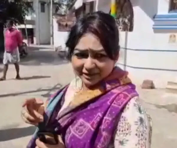Actress Chandni Dharna front former minister manikandan house