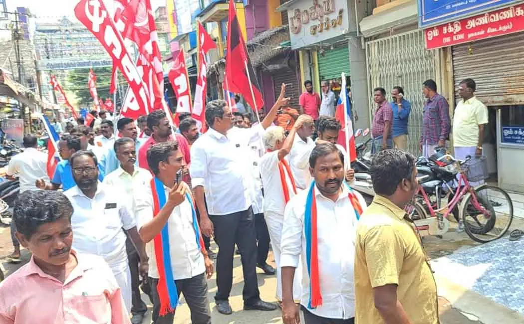 struggle, picketing and arrests in Kattumannargudi demanding  cauvery issue