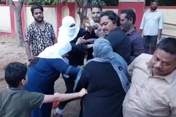  wife and girlfriend took turns beating each other for the boyfriend 