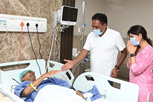 Prakash Raj personally visited Chandrasekhar Rao and inquired after his well-being