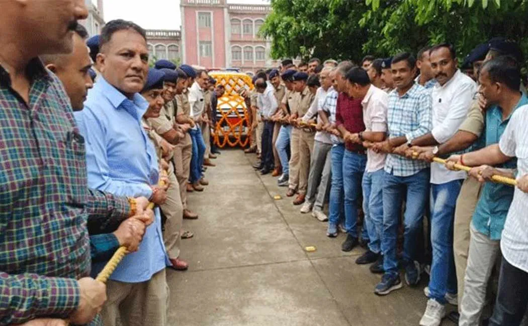 People who have given respect to DGP Ahmadil who has been transferred