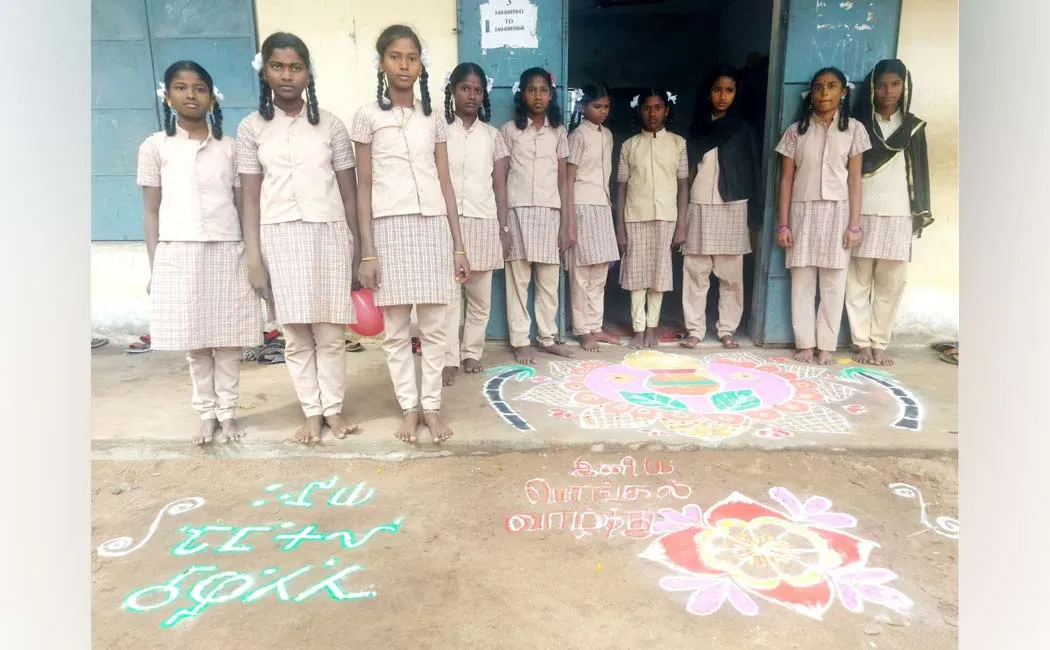 Pongal festival greeting card  Tamizhi words written students