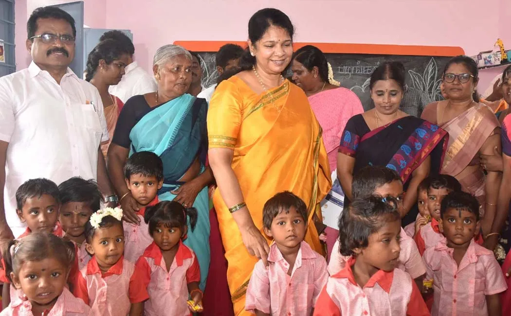 Kanimozhi provided several lakhs of welfare assistant in Dindigul 