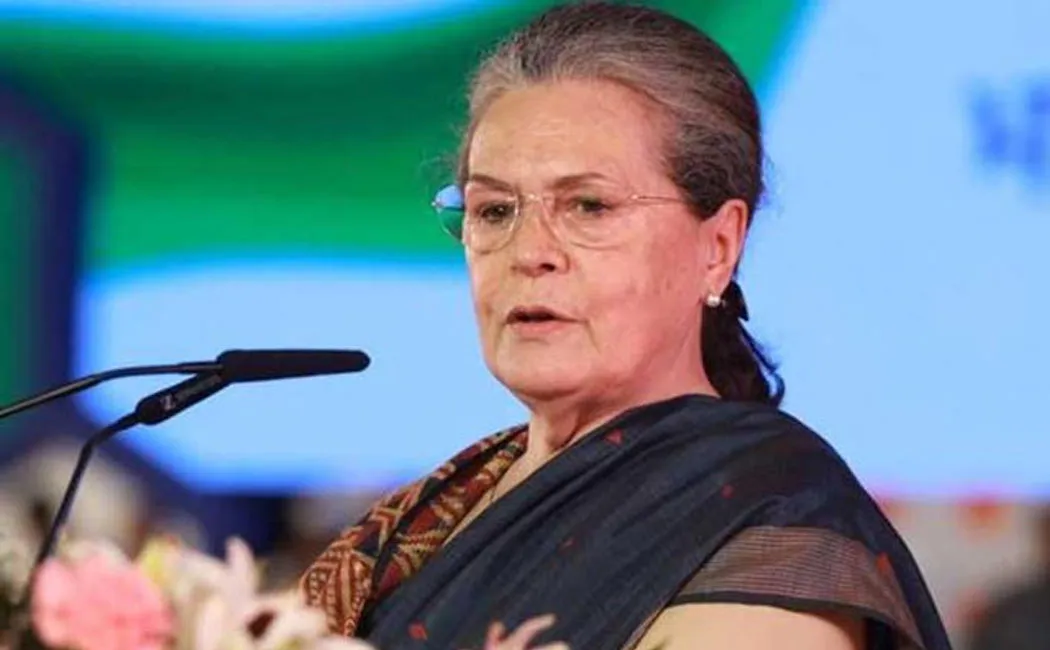 Sonia Gandhi consults with tamilnadu Congress leaders