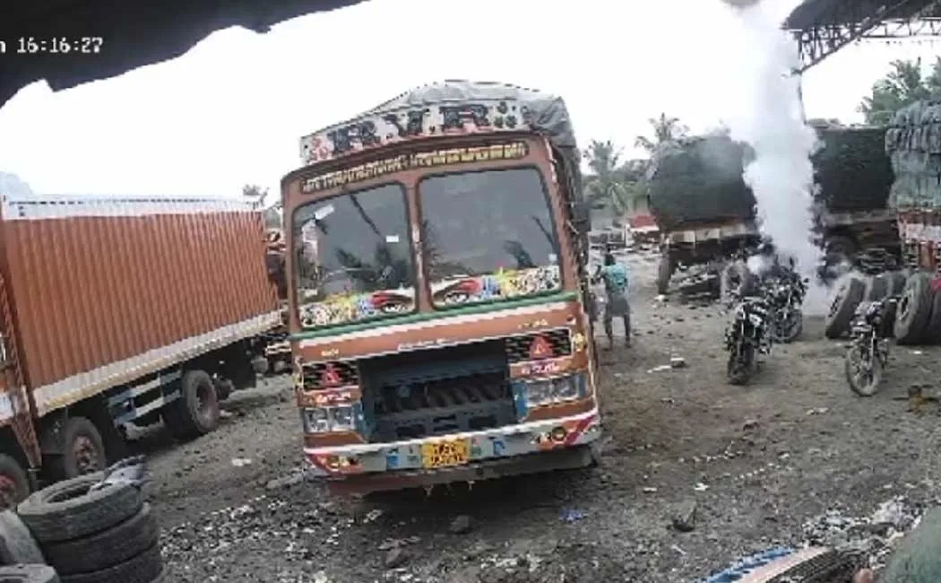 One person passed away in a sudden lorry tyre burst in Salem
