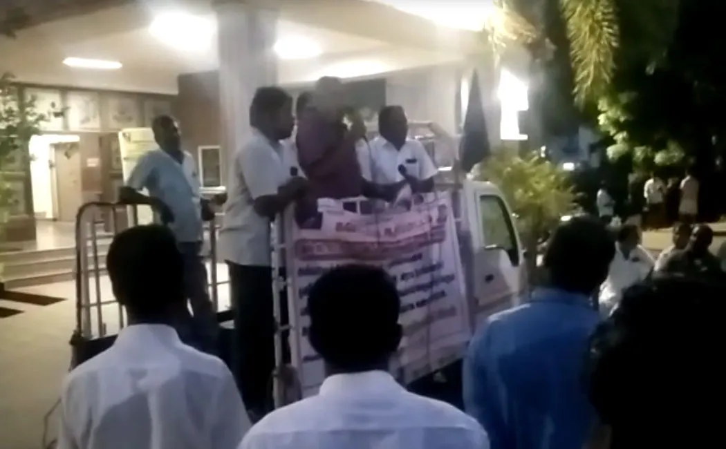  threat to Ambasamudram Tahsildar