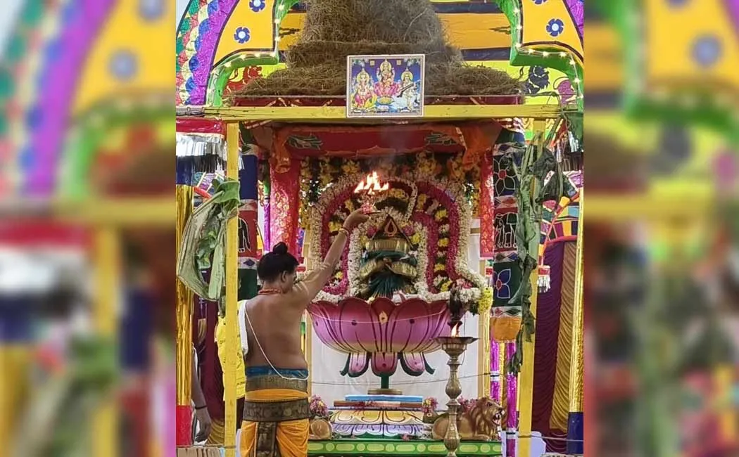  Atinam spoke about politics in a spiritual ceremony