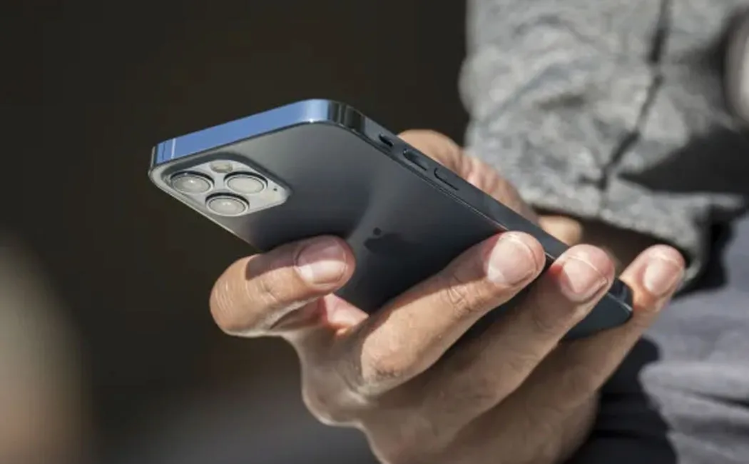 Center govt orders inquiry into warning text messages sent to opposition leaders