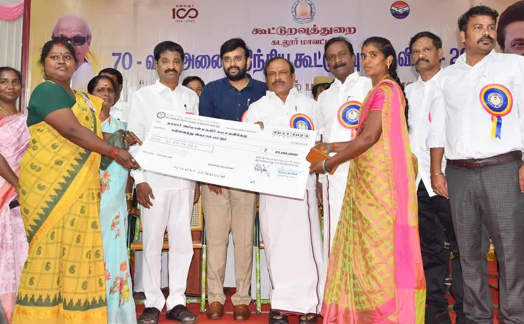 Minister CV Ganesan provided welfare assistance during the Cuddalore Cooperative Week