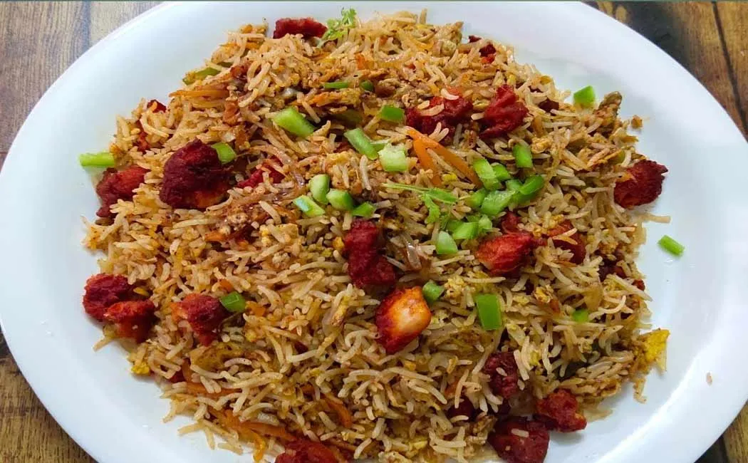 26 people admitted to hospital after eating chicken rice!