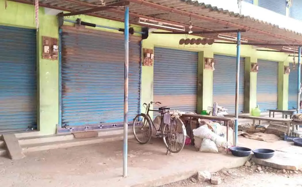 Shop closure demanding opening of Tasmac near Pudukkottai