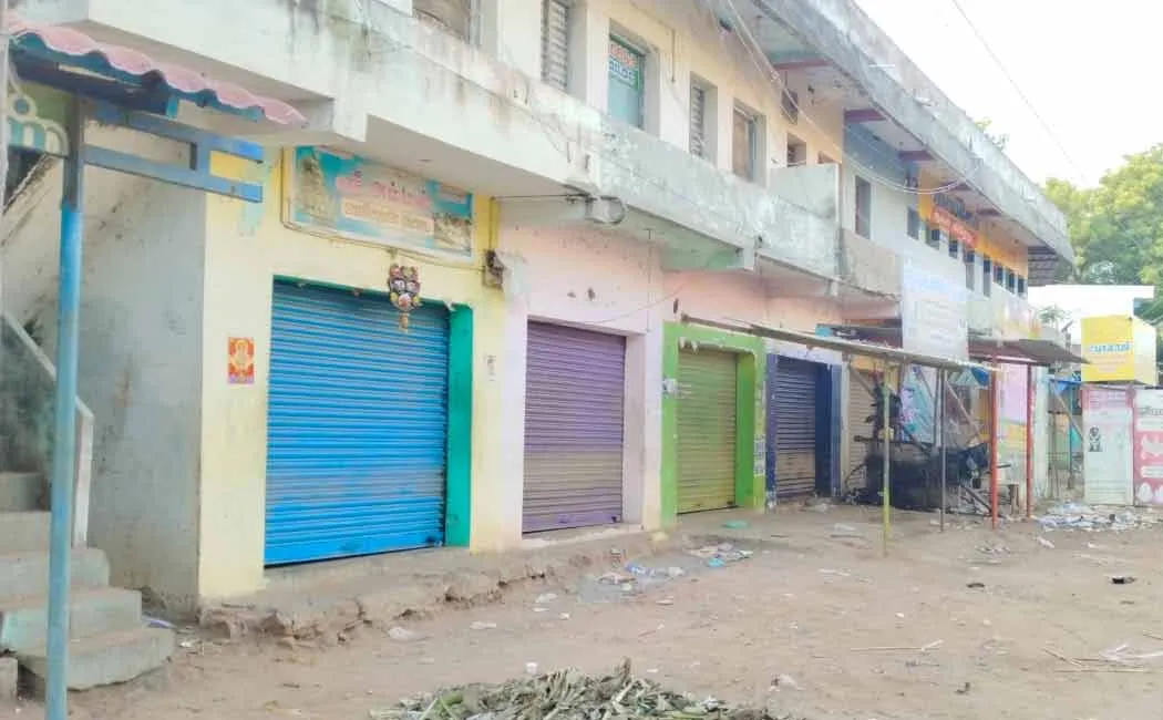 struggle in delta districts demanding Karnataka to open cauvery water supply
