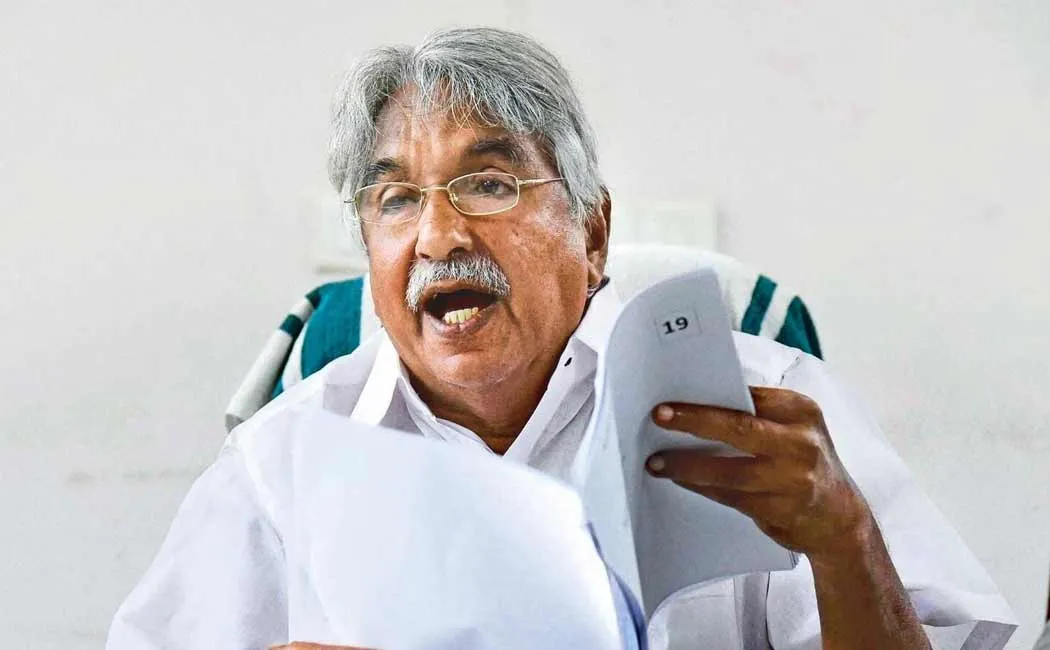 oommen chandy with kerala politics