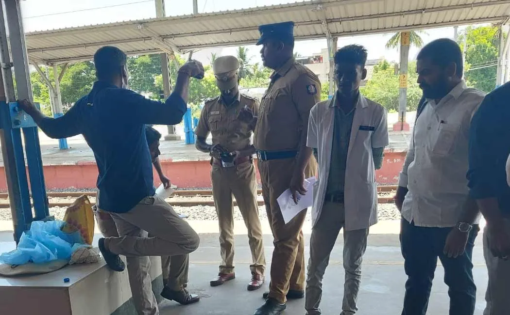  person who was walking on the platform of Chidambaram railway station fainted and passed away