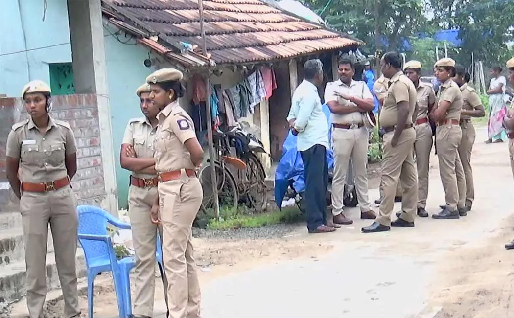 ADMK panchayat president leader hacked to passed away in Tiruvarur