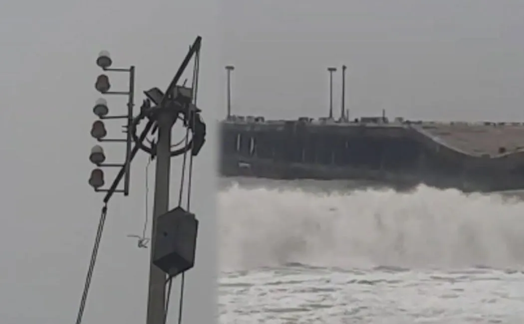 Number two storm warning cage hoisted at Puducherry port