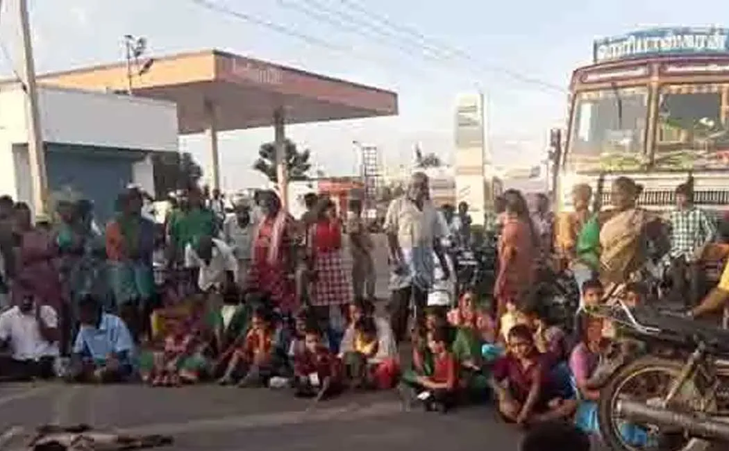 People blocked the road due to rabid dog infestation