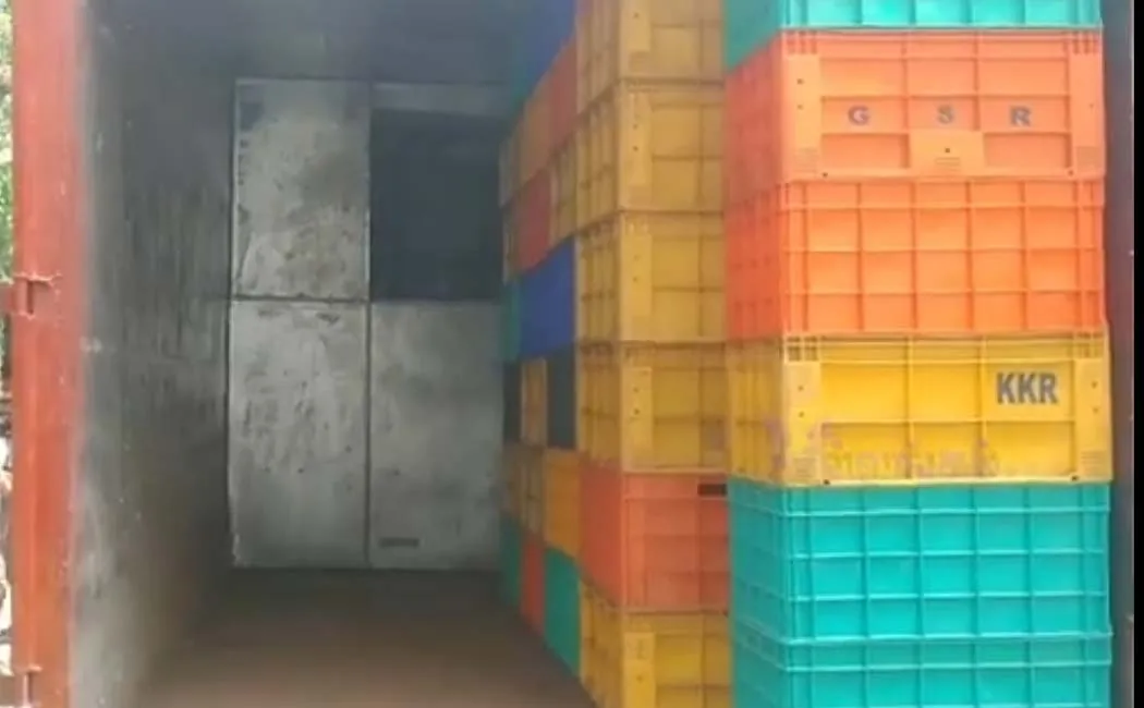Hoard 105 litres of liquor by keeping a secret room in the container truck