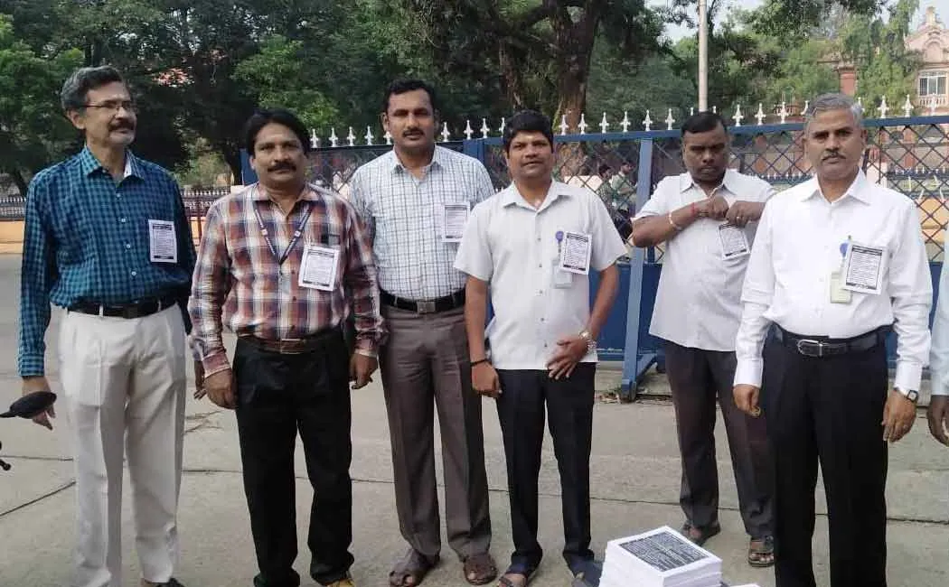 Annamalai University staff wore black card  to emphasize 12-point demands.