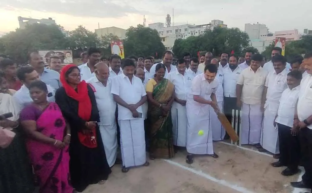 Minister Senthil Balaji started the game of cricket in Karur