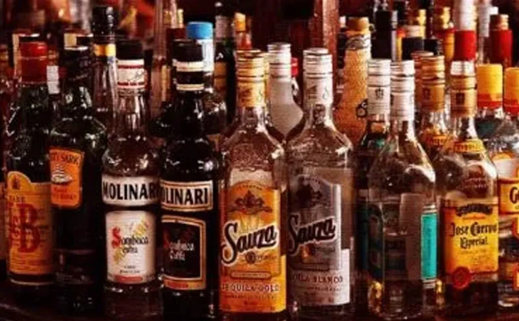 Smuggling liquor bottles worth eight lakh rupees