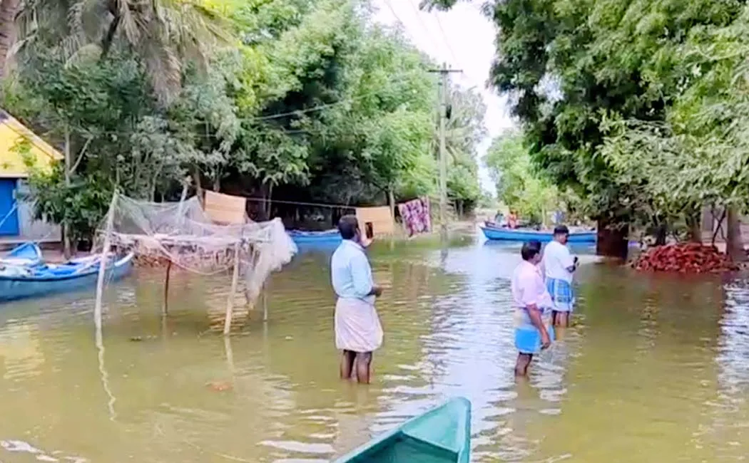Villagers without electricity due heavy rains Sirkazhi
